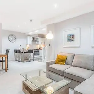 Wonderful Pet Friendly One Bed In Great For Couples Or Friends With A Pull Out Comfortable Sofa Bed Right On The River Ouze With A Private Courtyard , York United Kingdom